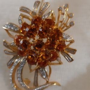 REPLICA Vintage pin by Camrose & Kross owned by Jacqueline Kennedy.